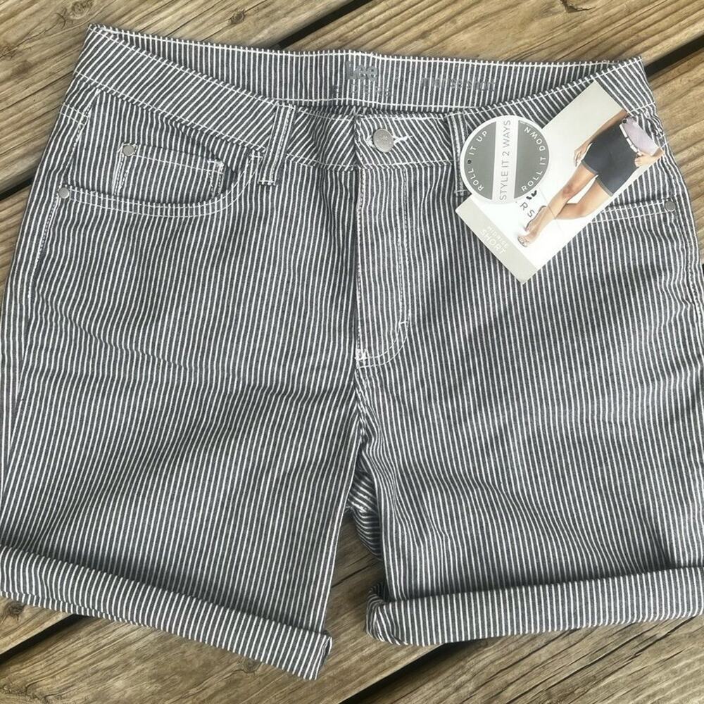 Lee Riders stripped shorts, women's size 10 M, NWT